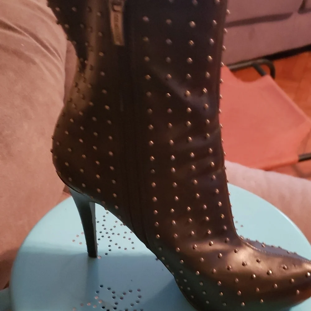 Booties w studs 7.5 hp🔥🔥🔥